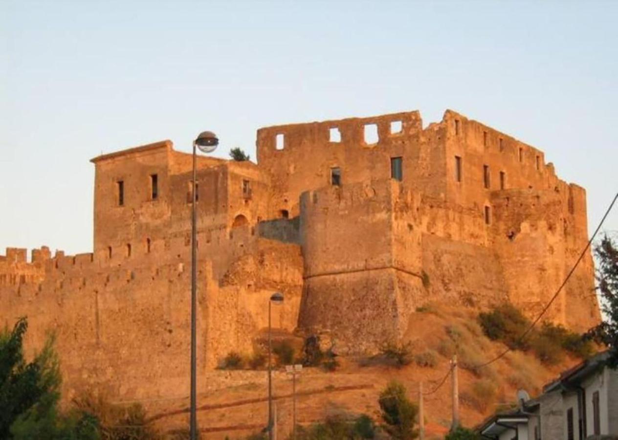 Апартаменти Sulle Orme Di Federico II Рокка-Імпер'яле Екстер'єр фото